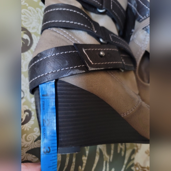 Limelight Trooper Tan Boots Booties wedge heel 9 with box - Picture 2 of 5